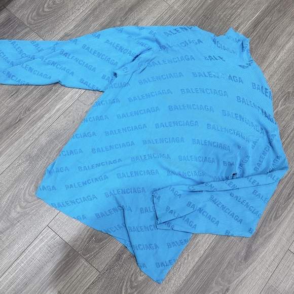 Balenciaga Logo Oversize Turtleneck Sweater - Picture 2 of 4